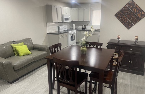 Sunrise Manor Casa | Modern 3 Bedroom Home with Pac-Man Arcade Fun!