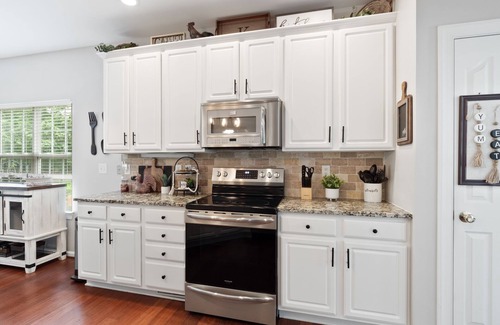 Concord Casa | Modern 3 Bedroom Home w/ Gorgeous outside patio!