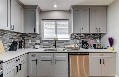 Edgebrook Casa | Modern 3 bedroom home with Hot tub and great outdoor ambiance!