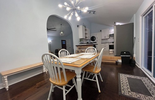 Wilmington Casa | Modern 3-bedroom house in Wilmington with a HUGE yard and Bonus Sunroom