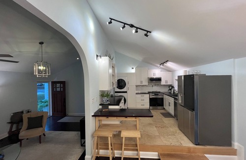 Wilmington Casa | Modern 3-bedroom house in Wilmington with a HUGE yard and Bonus Sunroom