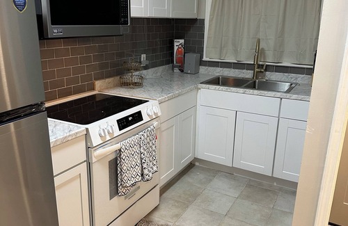 Detroit Casa | Modern 3-bedroom house with WiFi and AC in North Rosedale Park