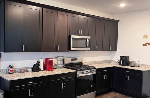 Southbelt/Ellington Casa | Modern 3-bedroom house near hobby with movie room