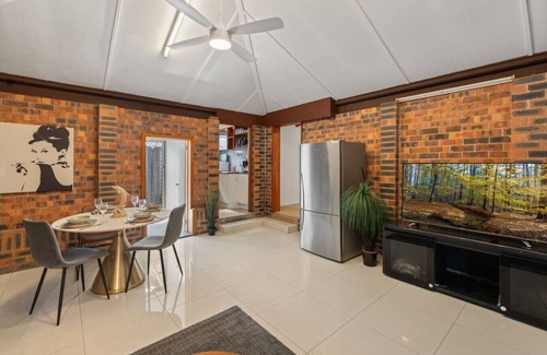 Robertson Apartamento | Modern 3-Bedroom Stay | Walk to Shops & Dining