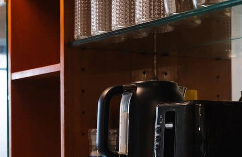 Robertson Apartamento | Modern 3-Bedroom Stay | Walk to Shops & Dining