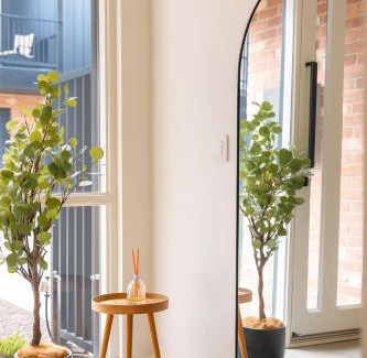 Bowden Apartamento | Modern 3 Bedroom Townhouse Near Adelaide with Workspace and Parking