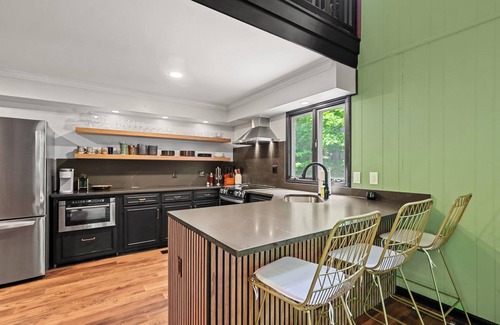 West Jefferson Casa | Modern 3-bedroom house with EV Charger in West Jefferson