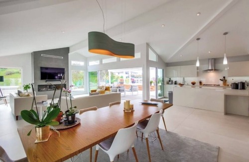 La Jolla Mesa Casa | Modern 3-Br Beach House In La Jolla with Stunning Views