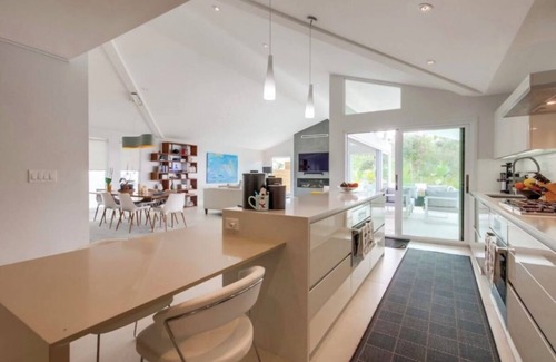 La Jolla Mesa Casa | Modern 3-Br Beach House In La Jolla with Stunning Views