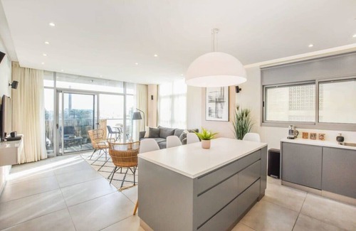 Tel Aviv City Center Apartamento | Modern 3-BR near Beach Club by HolyGuest