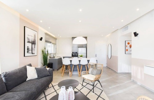 Tel Aviv City Center Apartamento | Modern 3-BR near Beach Club by HolyGuest