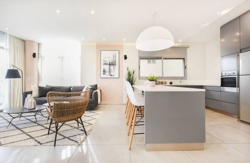 Tel Aviv City Center Apartamento | Modern 3-BR near Beach Club by HolyGuest