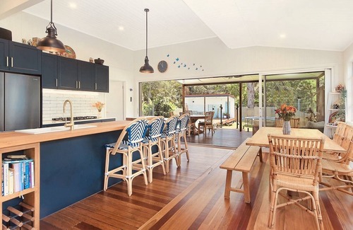 Burringbar Casa | Modern 3bd home close to town W/pool & WI-FI