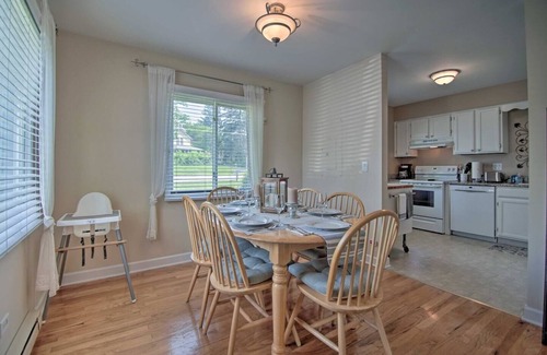 Gurnee Casa | Modern 3Bd Townhome Near Beach & Base