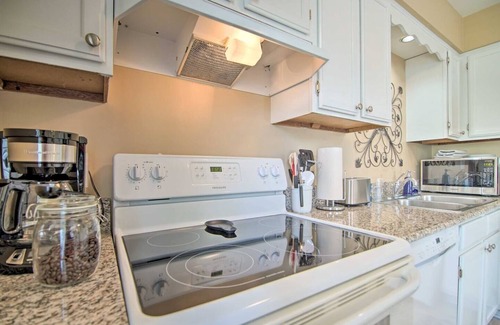 Gurnee Casa | Modern 3Bd Townhome Near Beach & Base
