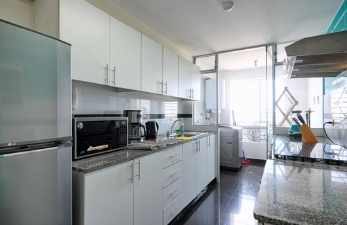 Leuro Condominio | Moderno apartamento de 3 hab. Con aire acondicionado en Miraflores