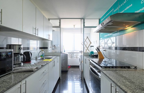 Leuro Condominio | Moderno apartamento de 3 hab. Con aire acondicionado en Miraflores