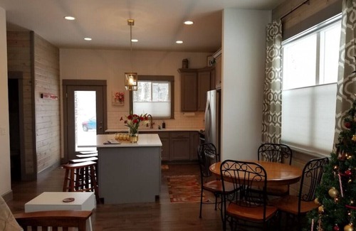 Four Corners Casa | Modern 3Bdrm Farmhouse | River Access & Hot Tub