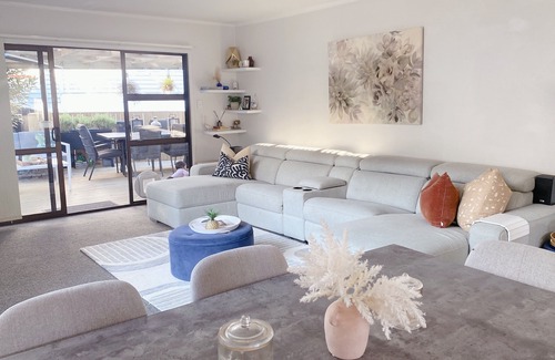 Greenlane - Ellerslie Casa | Modern 3bed 2.5bath with in-outdoor flow + study
