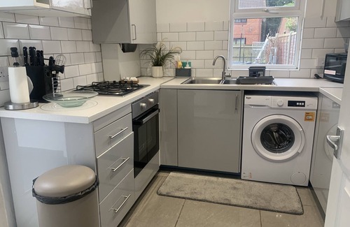 Selhurst Casa | Modern 3bed garden house in croydon, london ,uk