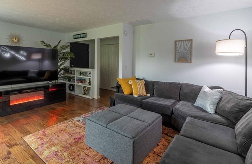 West Omaha Condominio | Modern 3BR / 2BA Condo in the Heart of Omaha!