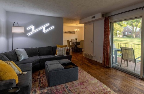 West Omaha Condominio | Modern 3BR / 2BA Condo in the Heart of Omaha!