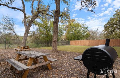 Lakeland Park Apartamento | Modern 3BR 3BA in Steiner Ranch w Balcony Dining Yard w Grill by Austin Vacay