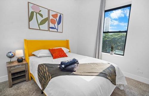 Near South Side Apartamento | Modern 3BR 420-Friendly Unit Near McCormick Place, Soldier Field and Lakefront Trail