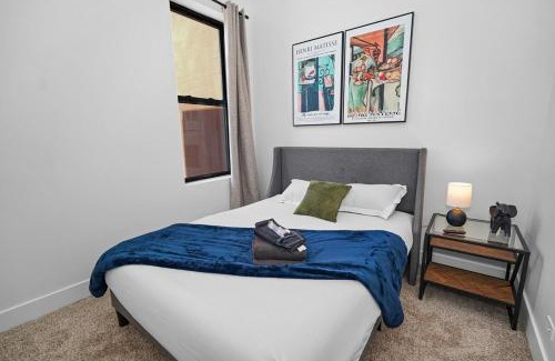 Near South Side Apartamento | Modern 3BR 420-Friendly Unit Near McCormick Place, Soldier Field and Lakefront Trail