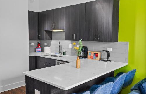 Near South Side Apartamento | Modern 3BR 420-Friendly Unit Near McCormick Place, Soldier Field and Lakefront Trail