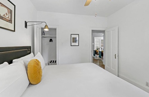Lake View East Apartamento | Modern 3BR Apt in Boystown, 12-min walk to Wrigley - Stratford 1S