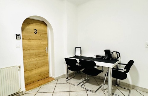 Meidling Apartamento | Modern 3BR Apt with Private Garden | Sleeps 10