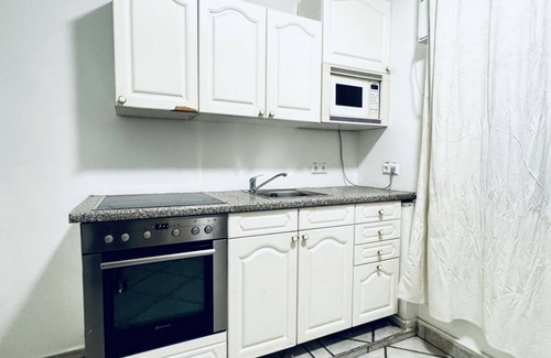 Meidling Apartamento | Modern 3BR Apt with Private Garden | Sleeps 10