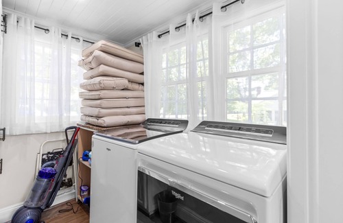 Mount Mourne Casa | Modern 3BR Charm In Mooresville / PETS WELCOME