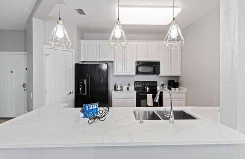 Florida Central Atlantic Coast Apartamento | Modern 3BR Condo at Vista Cay – Near Disney