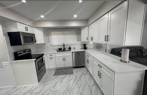 Sterling Heights Casa | Modern 3BR Family Retreat -Fast Wi-Fi Smart TV Prime Location