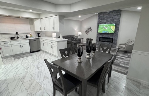 Sterling Heights Casa | Modern 3BR Family Retreat -Fast Wi-Fi Smart TV Prime Location