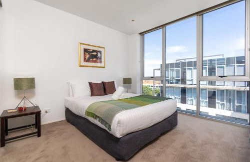 Capital Hill Apartamento | Modern 3BR Home 5 mins away from Parliament House - Hosted by Canstay