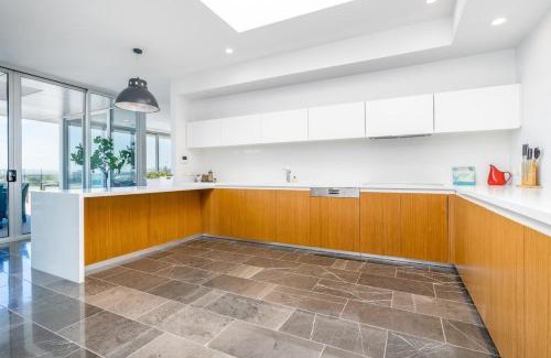 Capital Hill Apartamento | Modern 3BR Home 5 mins away from Parliament House - Hosted by Canstay