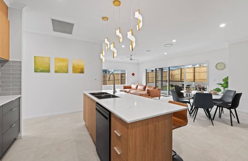 Park Ridge Casa | Modern 3BR Home in Peaceful Park Ridge Estate