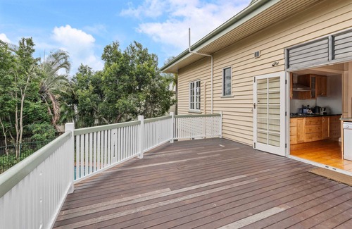 Coorparoo Casa | Modern 3BR Home in Coorparoo | Family-Friendly & Near Brisbane City
