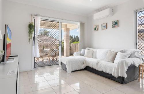 Deebing Heights Casa | Modern 3BR Home in Peaceful Deebing Heights