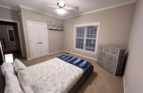 Olivia Casa | Modern 3br Lake front home