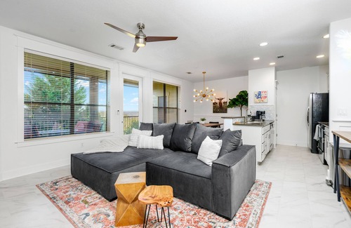 Jonestown Condominio | Modern 3BR Lakeview Villa @ The Hollows Resort