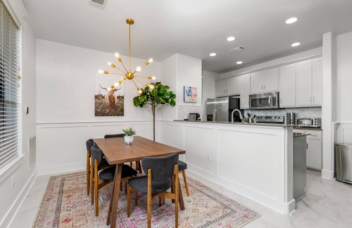 Jonestown Condominio | Modern 3BR Lakeview Villa @ The Hollows Resort