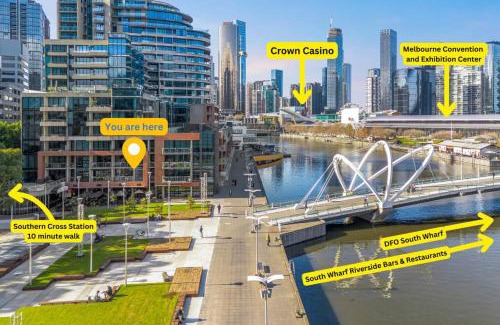 Docklands Apartamento | Modern 3BR Melbourne Waterfront Apartment with Resort Amenities in Docklands