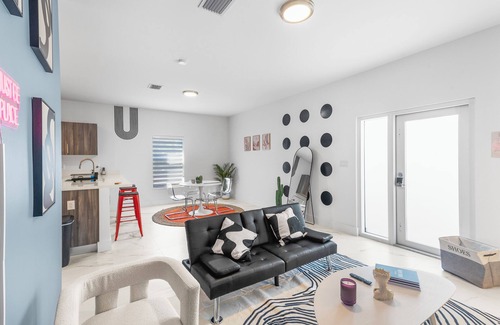Riverside Park Casa | Modern 3BR Near Beaches–Fast WiFi & Spacious Design
