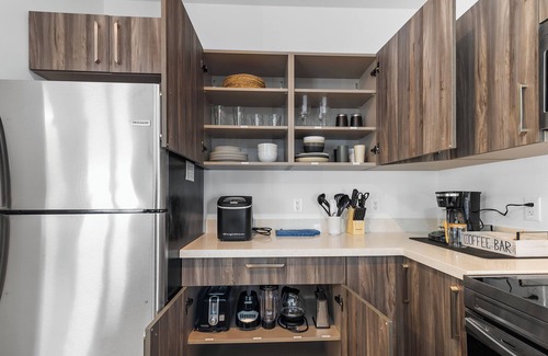 Riverside Park Casa | Modern 3BR Near Beaches–Fast WiFi & Spacious Design
