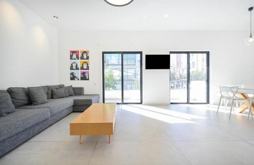 Old North Apartamento | Modern 3BR Next to the Sea by HolyGuest