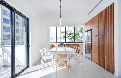 Old North Apartamento | Modern 3BR Next to the Sea by HolyGuest